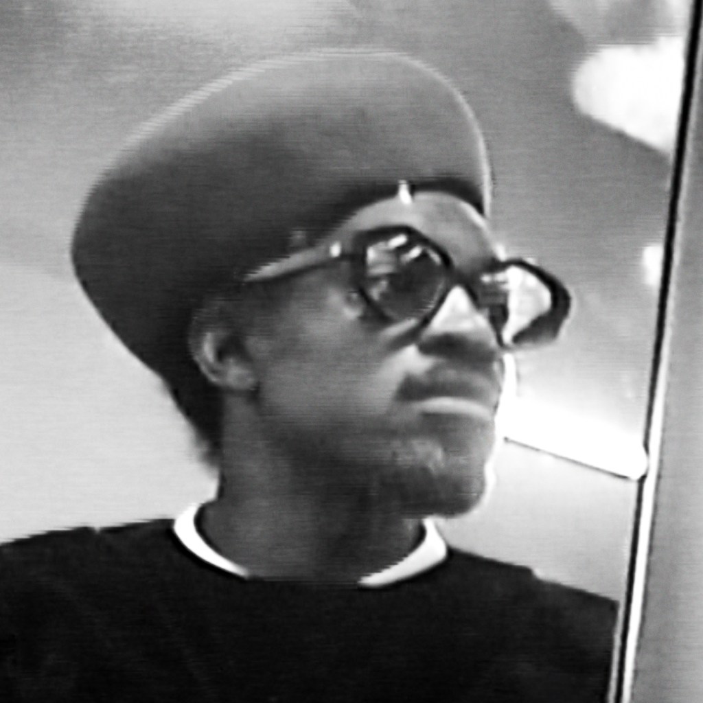 Andre 3000 Wearing glasses and hat