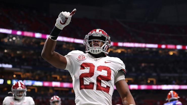 Alabama's Najee Harris Stuns Notre Dame With Insane Hurdle