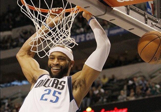 Vince Carter Launches Scholarship For Youth in Toronto