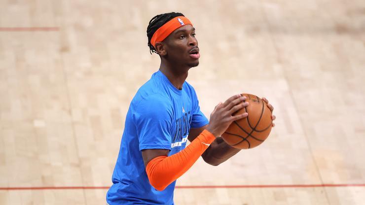 Thunder & Hawks Confuse Fans After Wearing Clashing Uniforms