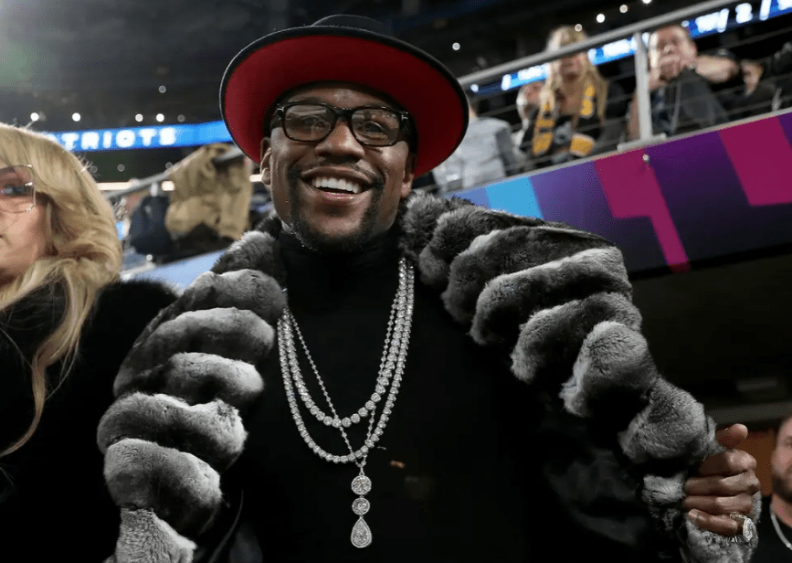 [WATCH] Floyd Mayweather Receives $15K Kobe/LeBron Topps Trading Card As Birthday Gift