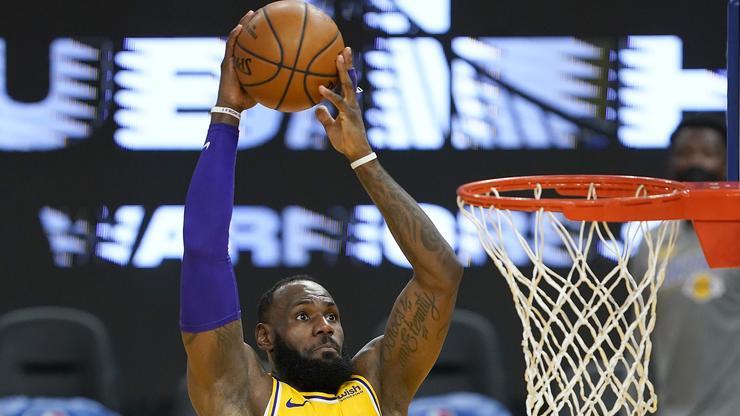 LeBron James Reacts To Epic Gonzaga Buzzer-Beater