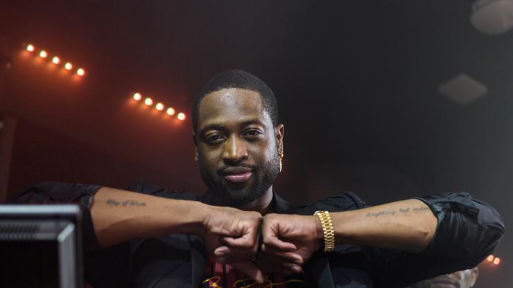Dwyane Wade Gets Huge Ovation From Jazz Fans