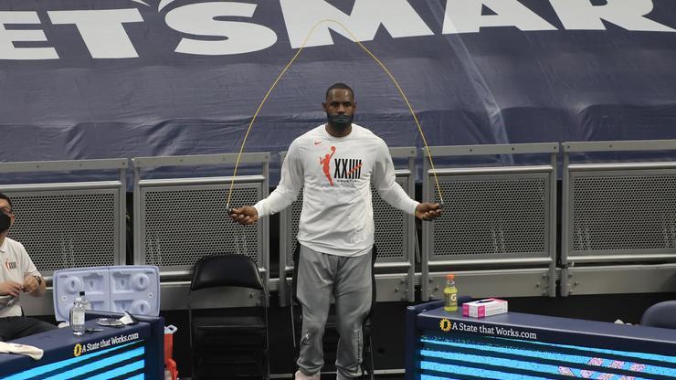 LeBron James Continues To Avoid Vaccine Questions