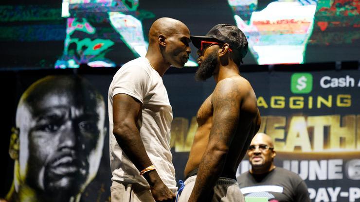 Brian Maxwell Knocks Down Chad Johnson Ahead of Mayweather Vs. Paul