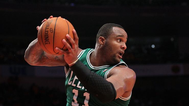 Glen Davis Trolls Kyrie Irving After Injuring Same Ankle He Stomped On Celtics' Logo With