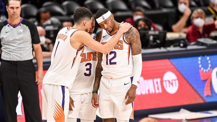 Chris Paul & Devin Booker Swarmed By Suns Fans Upon Return To Phoenix