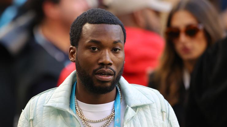 Meek Mill Clowned For Having Skinny Legs During Training Session