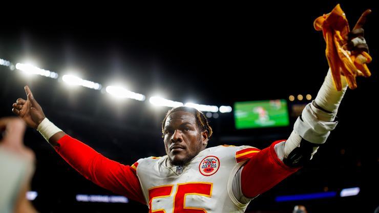 Chiefs Player Frank Clark Arrested After Police Find Submachine Gun: Report