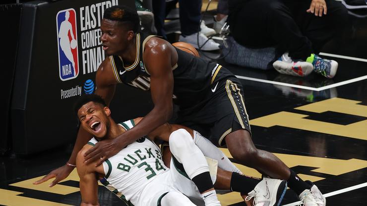 Giannis Antetokounmpo Hyperextends Left Knee, Exits Game 4