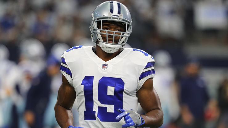 Amari Cooper Cops $120K Worth Of Diamond Dog Tags For Teammates