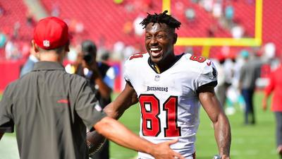 Buccaneers Claim Antonio Brown's Vaccination Card Is Real