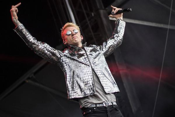 Machine Gun Kelly to Fans: “wtf is wrong with the grammys”