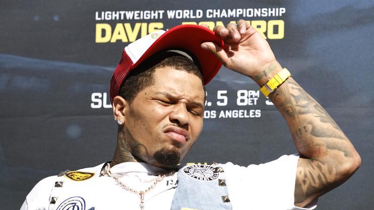 Gervonta Davis Defeats Isaac Cruz Despite Injuring His Hand