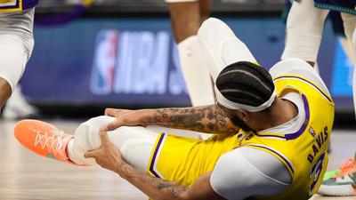 Lakers Star Anthony Davis To Undergo MRI After Knee Injury Vs. T-Wolves