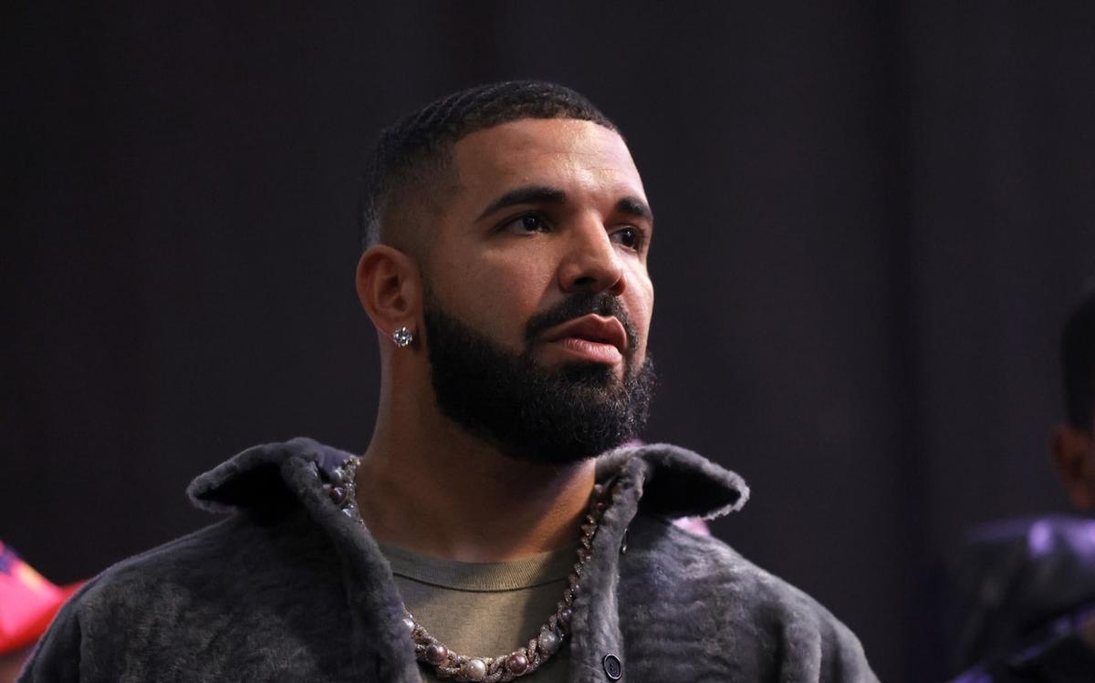 [WATCH] Drake Surprises Toronto Residents With Christmas Cash