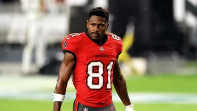 Antonio Brown Strips & Storms Off Field In Middle Of Game