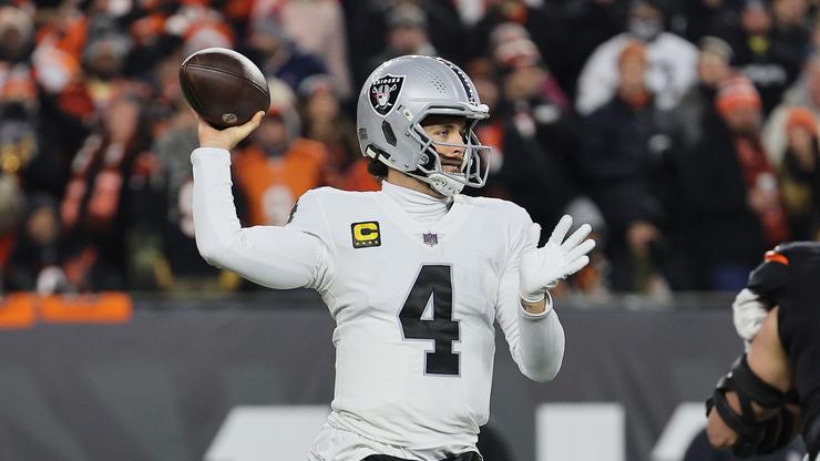 Derek Carr's Reported Salary Demands Could Shock Some Fans