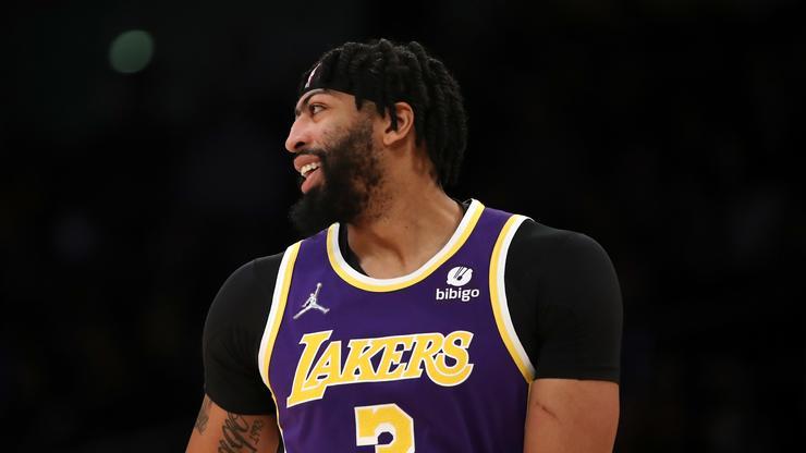 Anthony Davis & The Lakers Hit With Some Bad News