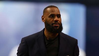 LeBron James Couldn't Contain Himself During Macy Gray's National Anthem