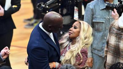 Michael Jordan Cups Mary J. Blige's Butt In Viral Photo