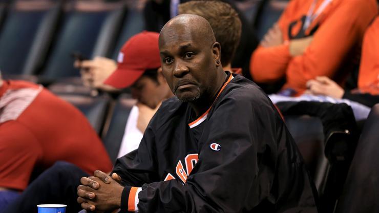 Gary Payton Recalls Shaquille O’Neal Using The Bathroom In A Bucket & Dumping It On Rookies