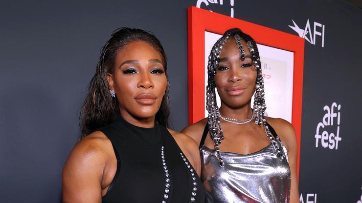 Serena Williams Calls Out "New York Times" For Confusing Her With Sister Venus