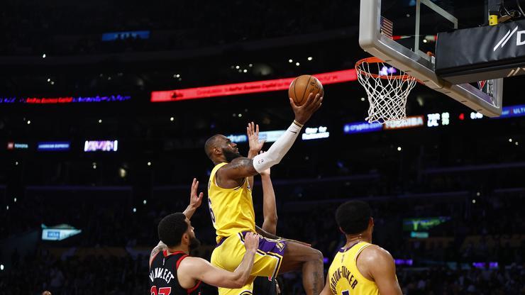 LeBron James Appears Fed Up With The Lakers