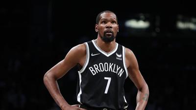 Kevin Durant Hilariously Snaps At Fan Sitting Courtside
