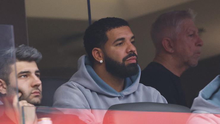 Drake Hits The Jackpot After Pulling Super Rare Michael Jordan Cards