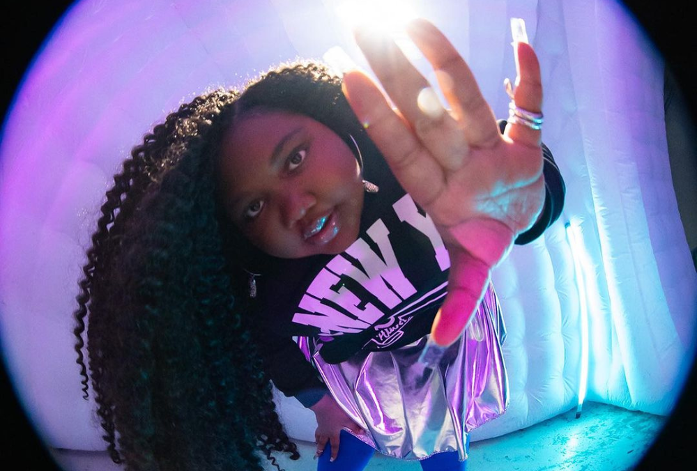 Vinisetheartist Explores Vulnerability with "Glitter Tears"