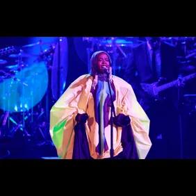 Lauryn Hill Wows Fans With Performance Of Bob Marley’s “Turn Your Lights Down Low” At Reggae Sumfest