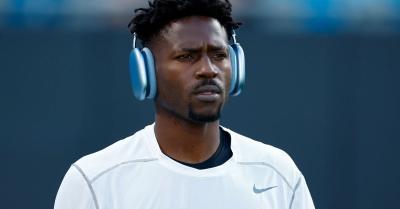 Antonio Brown Thirsts Over Angel Reese Despite Lil Kim Makeout Session