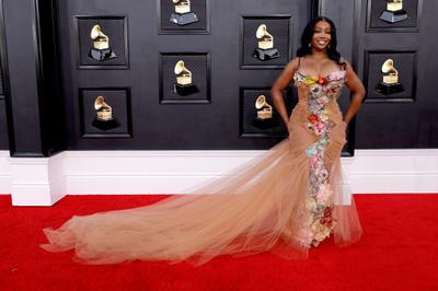 SZA’s ‘SOS: LANA’ Deluxe Album Debuts At No. 1 On Billboard 200
