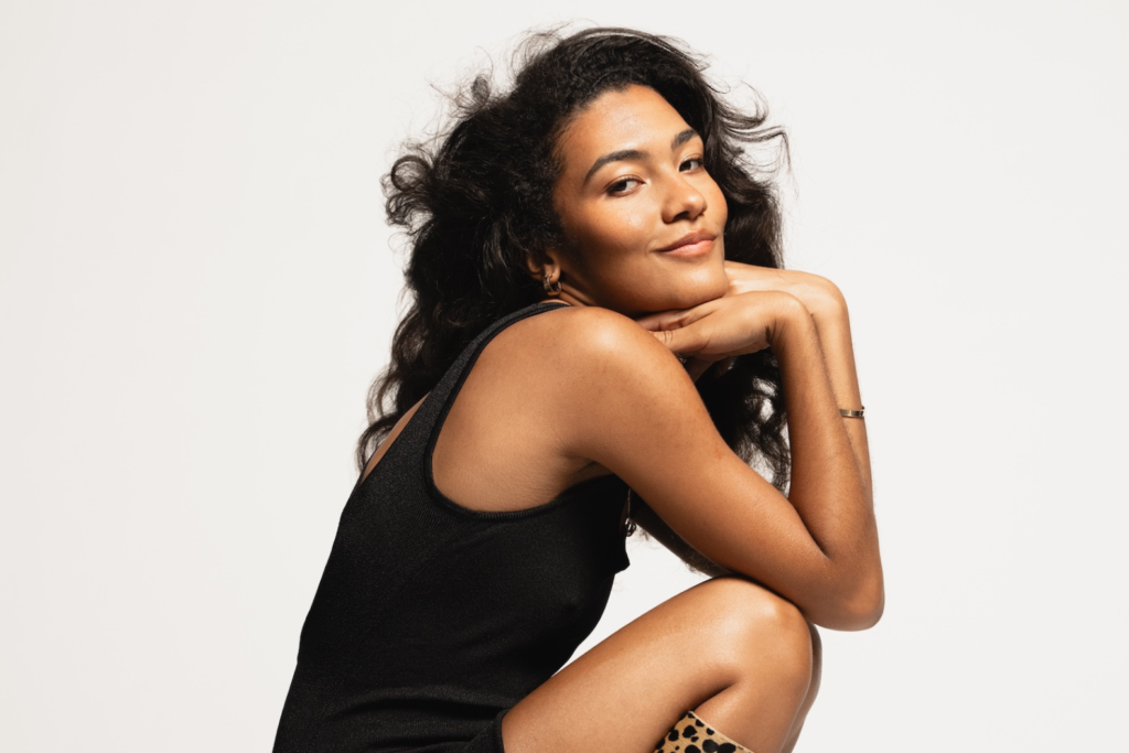 Chart Brief: Olivia Dean’s ‘Man I Need’ Hits No. 1 at R&B Radio