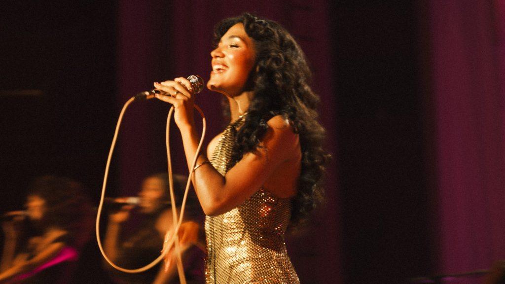 Olivia Dean Commands Madison Square Garden with 'The Art of Loving'